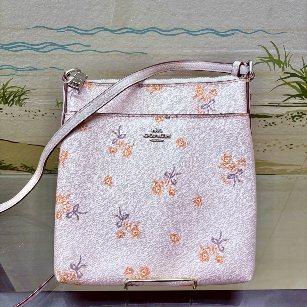❤️❤️❤️SOLD❤️❤️❤️Coach Pink Floral Crossbody Bag